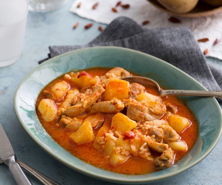 Pollo guisado con patatas y piquillos (Cocción lenta)