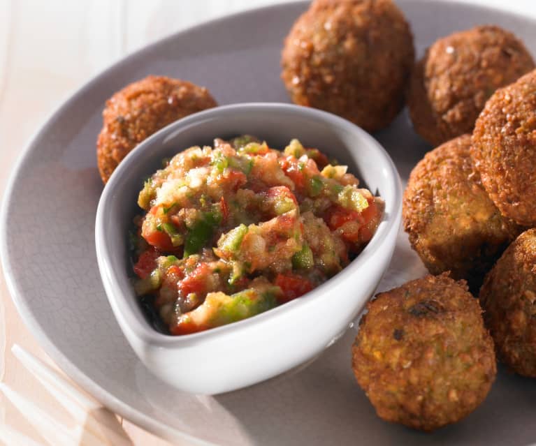 Falafel mit Tomatenrelish