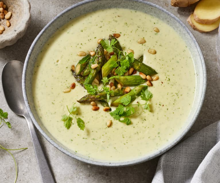 Kerbel-Spargel-Suppe mit karamellisiertem Spargel