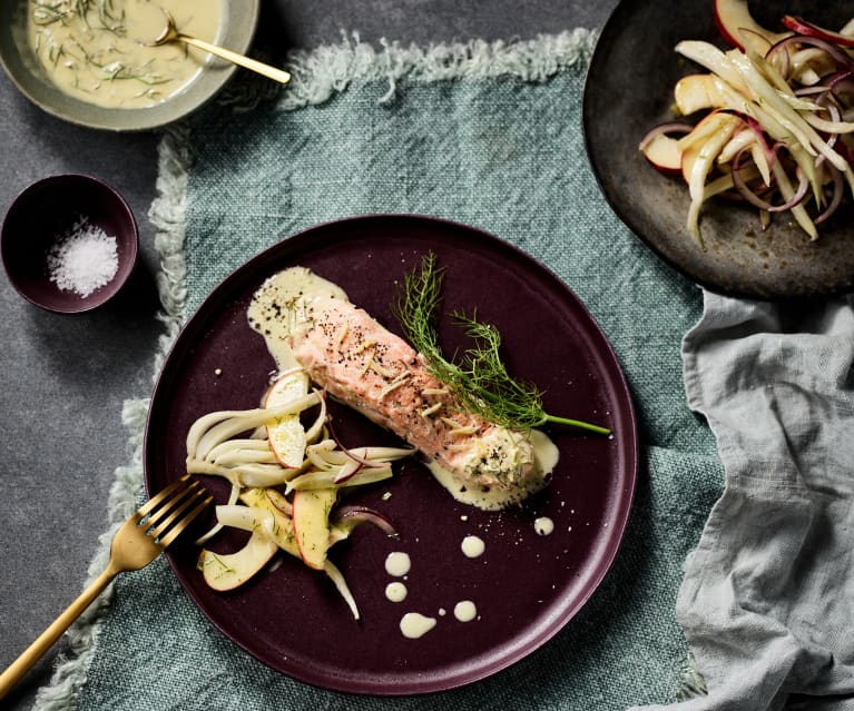 Salmão com funcho e salada de maçã