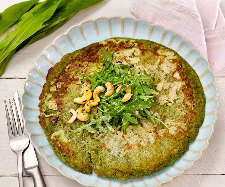 Bärlauch-Speck-Pfannkuchen mit Rucola-Salat