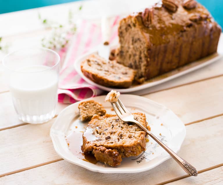 gâteau traditionnel aux noix de pécan et à la cassonade, moule à bundt  16117804 Photo de stock chez Vecteezy