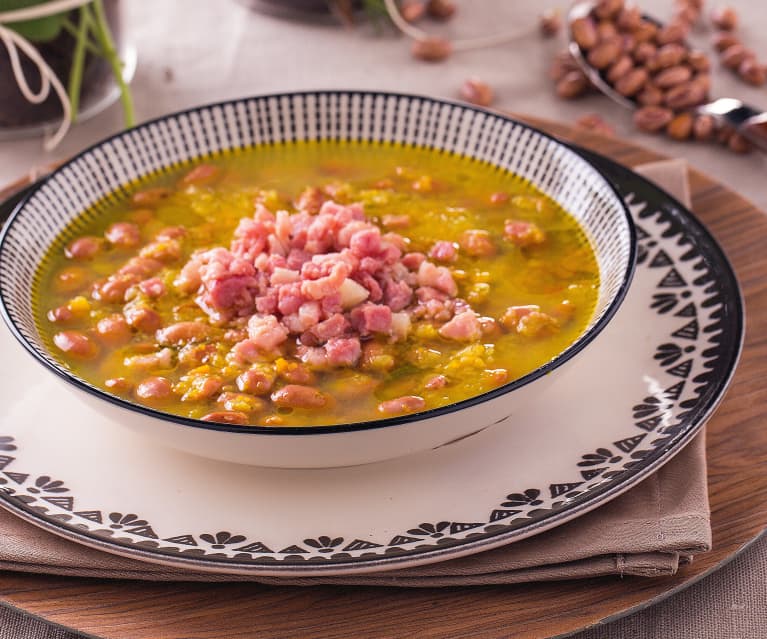 Zuppa di fagioli e coriandolo