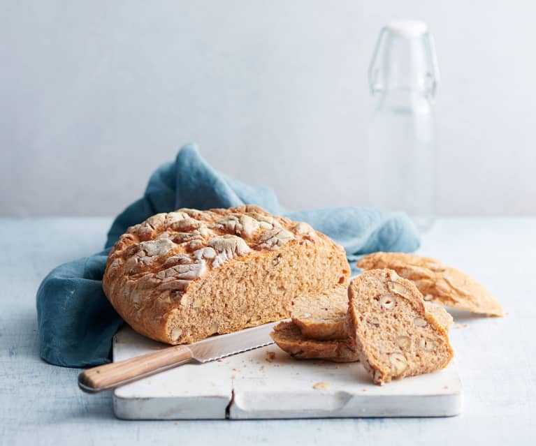 Pain d’épeautre aux noisettes