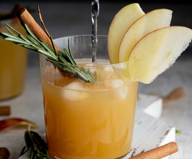 Old fashioned apple mocktail