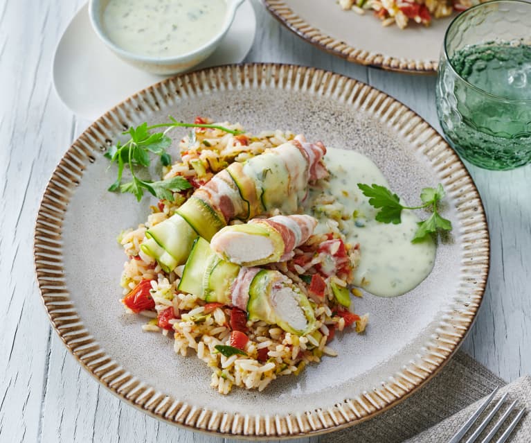 Zucchini-Bacon-Hähnchen mit Zucchini-Tomaten-Reis