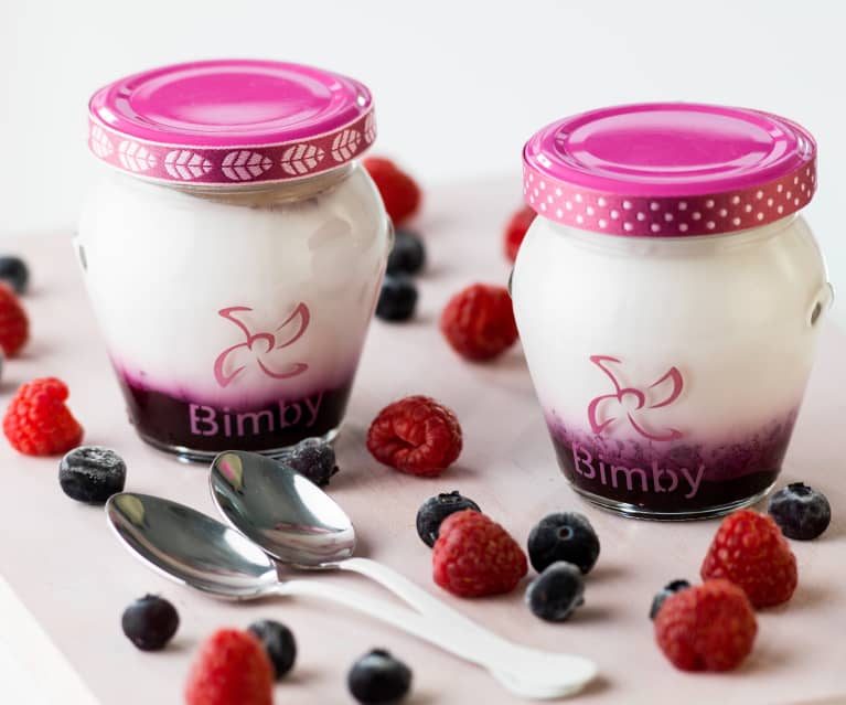 Berry yoghurt jar