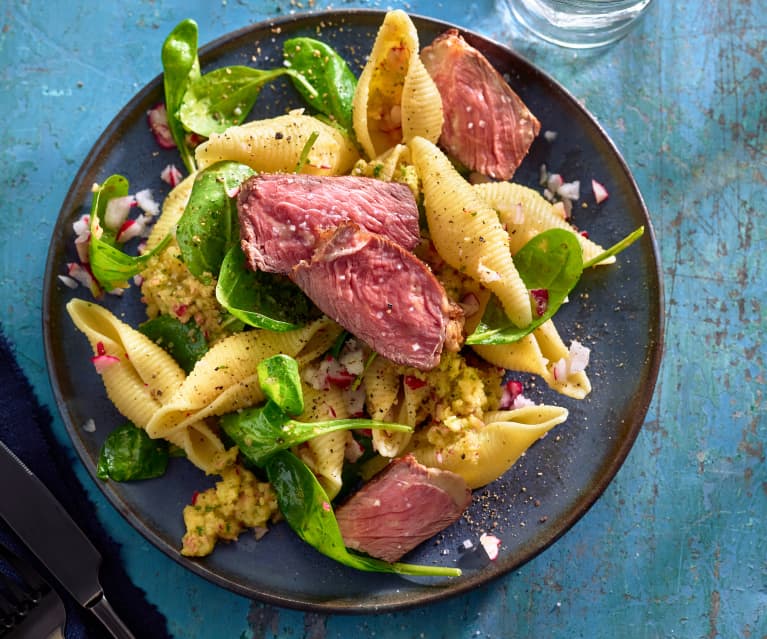 Nudel-Steak-Salat mit Apfel-Dressing