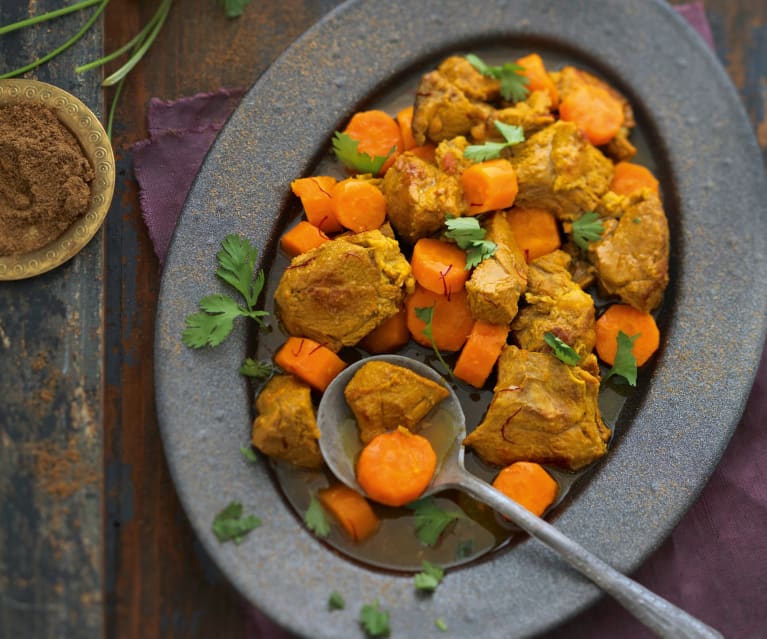 Tajine de poulet aux oignons confits, raisins secs et pistaches