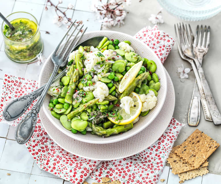 Salade aux légumes de printemps