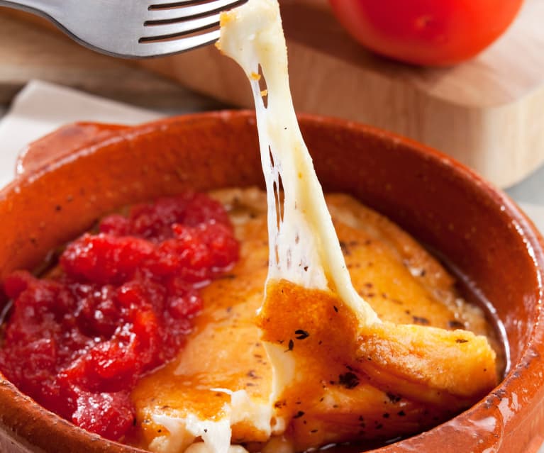 Tomate confitado con queso provolone