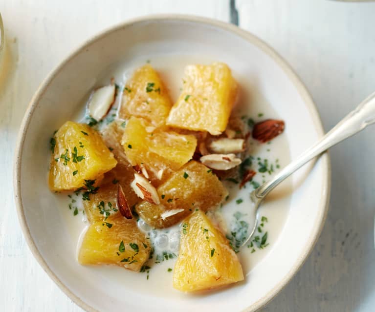 Ananas confit aux épices et au lait de coco