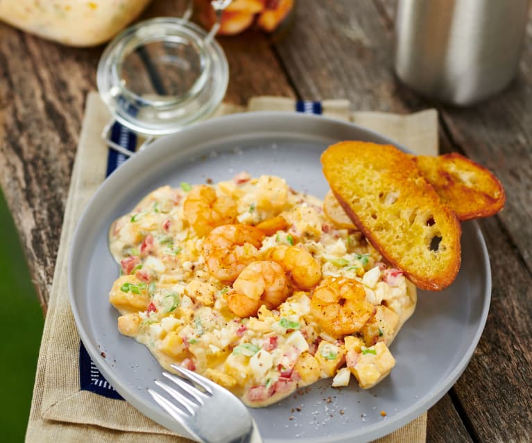 Eiersalat mit gebratenen Garnelen