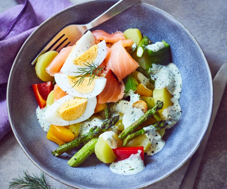 Kartoffelsalat mit Spargel und Räucherlachs