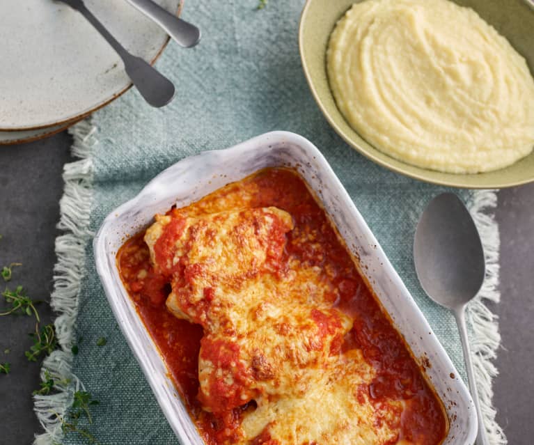 Peitos de frango pizzaiola com puré de batata e aipo