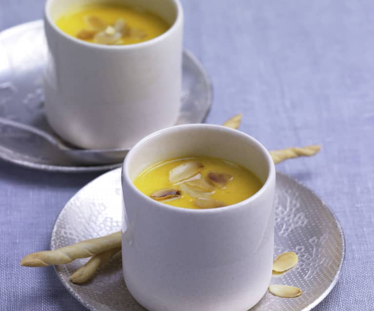 Soupe de butternut, curry et amandes