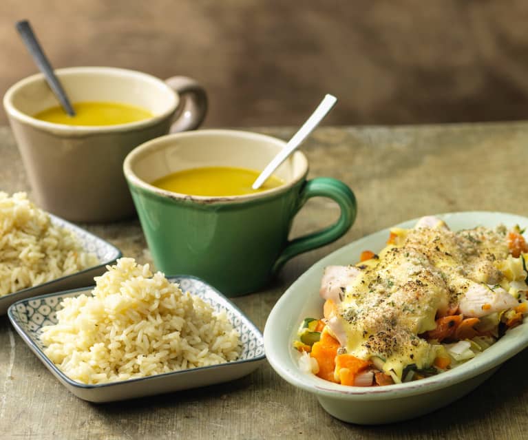 Refeição completa para duas pessoas: Sopa de Legumes, Caçarola de frango com arroz, Maçã com canela a Vapor