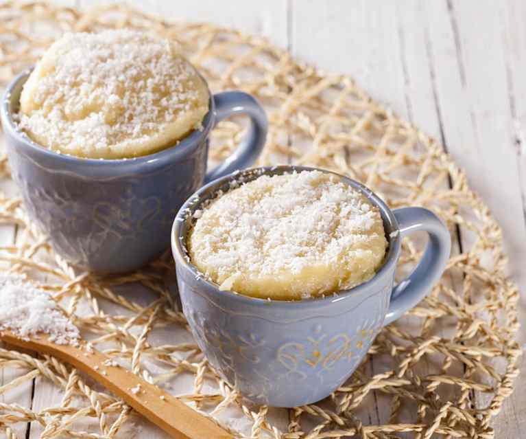 Veganský mug cake s kokosem