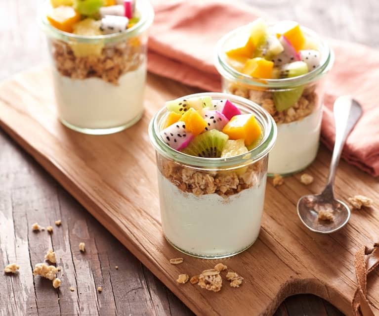 Verrine de fruits exotiques au yaourt et muesli