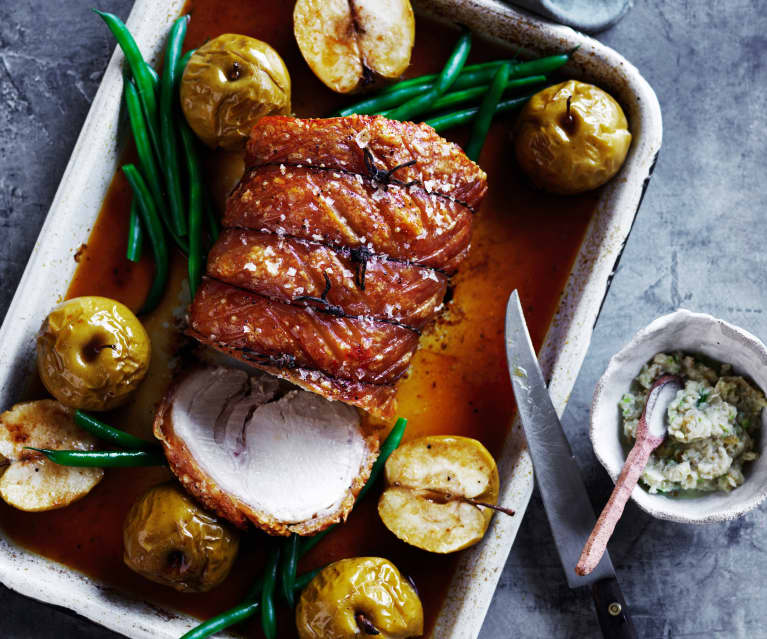 Lomo de cerdo asado con manzanas y judías verdes