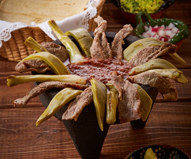 Molcajete con salsa de chilhuacle