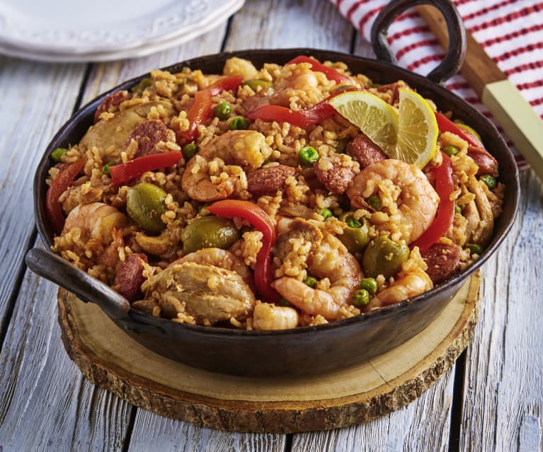 PAELLA DE CHORIZO Y PIQUILLOS