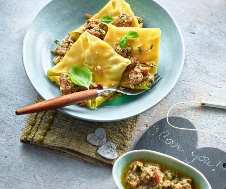 Wan-Tan-Ravioli mit Ziegenkäse und Sauce Pistou