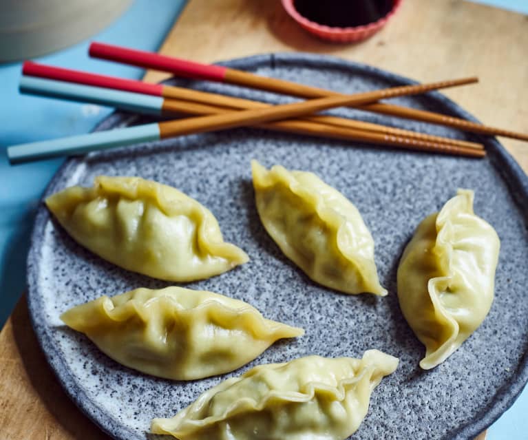 Teigtäschchen mit Zucchini und Geflügelhackfleisch (饺子)