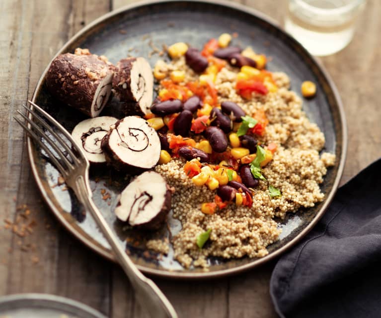 Ballotine de poulet au cacao, quinoa aux légumes et sauce piment