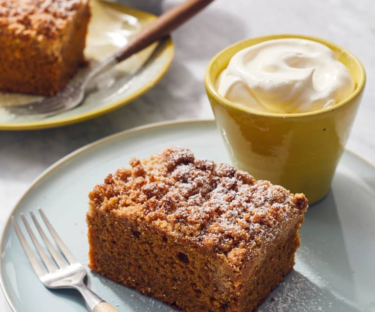 Carrot Cake mit Walnuss-Streuseln