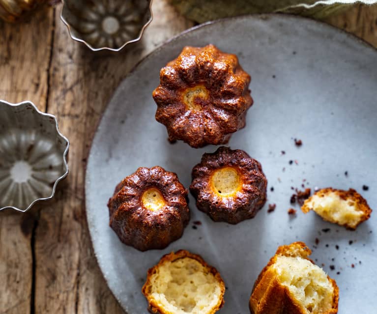 Cannelés bordelais