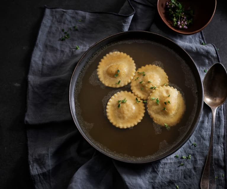 Raviolis de calabaza asada y ricota en caldo de cordero (Cocción lenta)