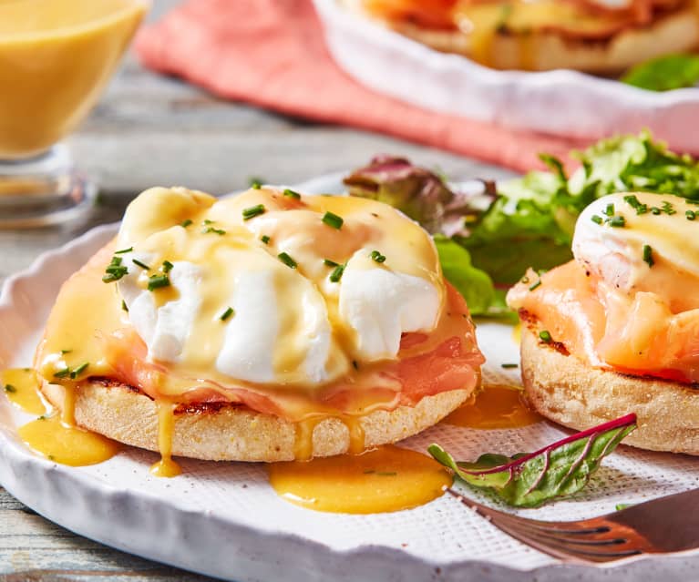 Oeufs Bénédictine au saumon fumé et hollandaise à l'estragon