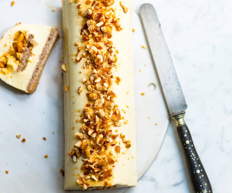 Bûche de Noël à la vanille, poire et noisette