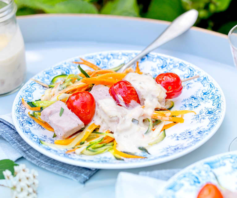 Brochette de thon mariné, vapeur de légumes d'été