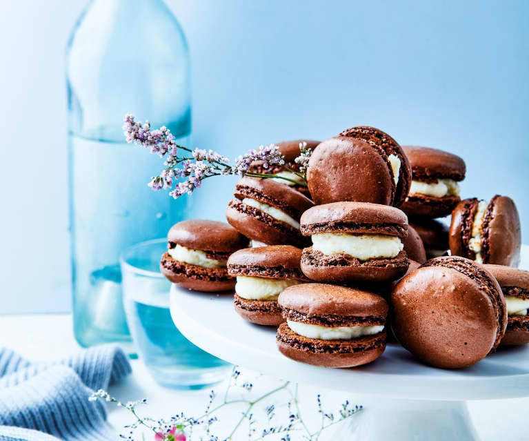 Macarons cacao, ganache au chocolat blanc