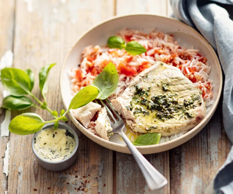 Thon au beurre de basilic, riz et tomates