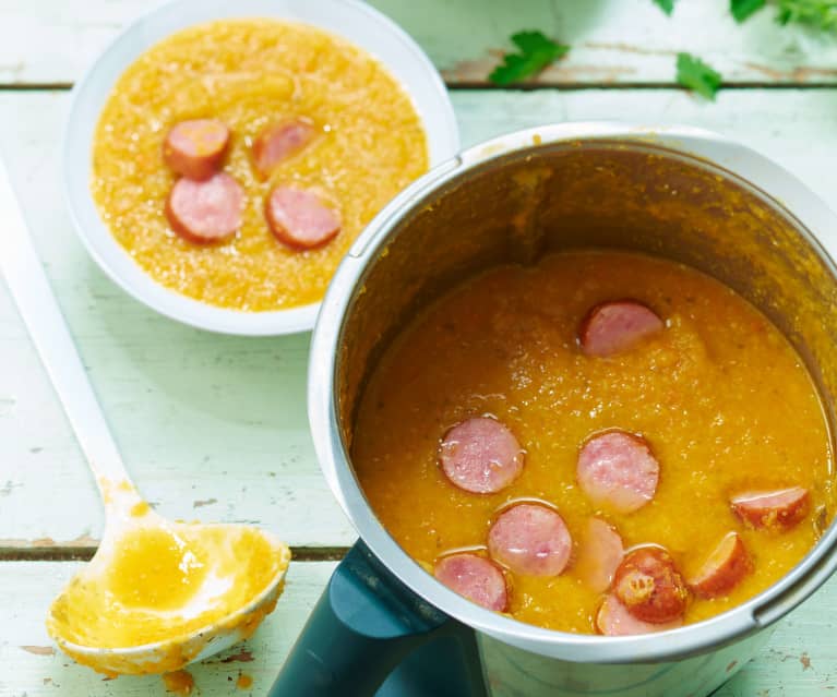 Soupe aux lentilles corail, légumes et saucisses