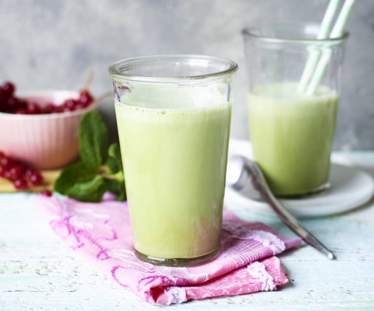 Lodowy shake z herbatą matcha