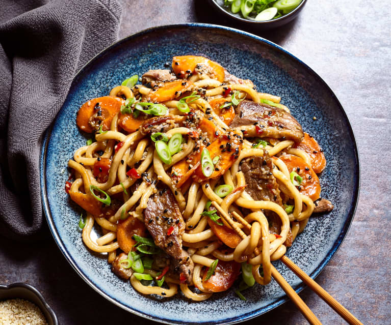 Würzig gebratene Udon-Nudeln mit Ente und Sesam - Cookidoo® – la plataforma  de recetas oficial de Thermomix®