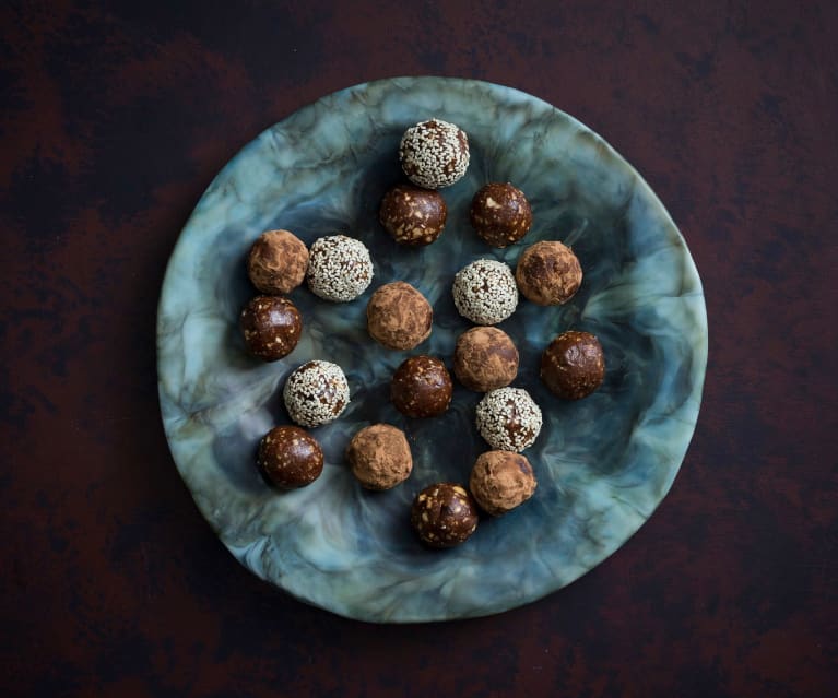 Hazelnut crunch bliss balls - Cookidoo® – the official Thermomix® recipe  platform