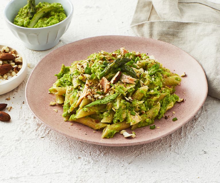 Pasta integrale con salmone e crema di asparagi