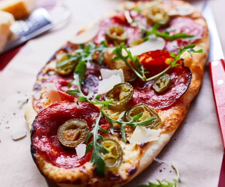 Flammkuchen mit Chorizo und Jalapeños