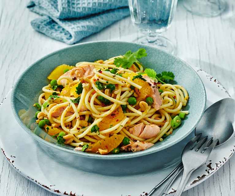 Orangen-Spaghetti mit Lachs