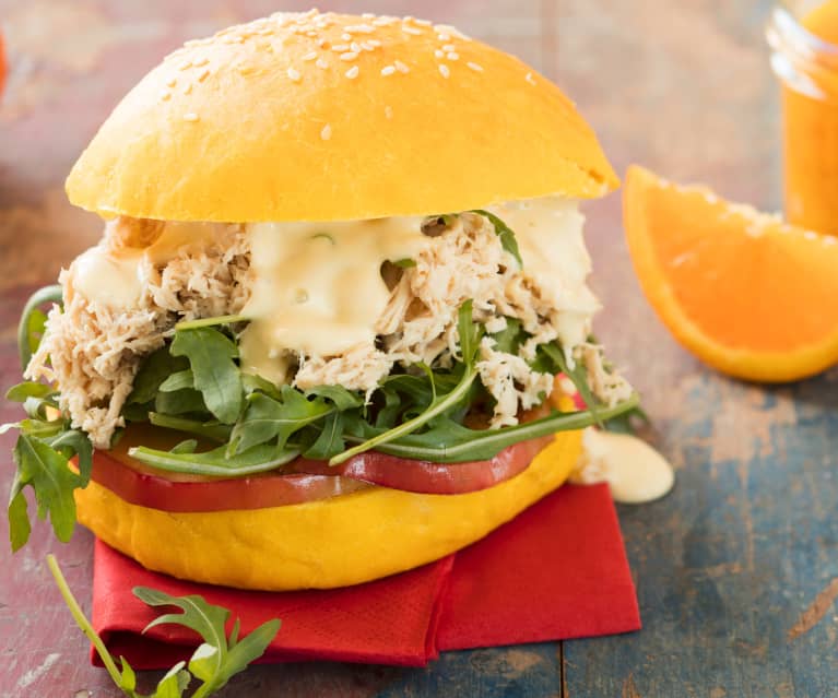 Pulled Chicken in Süßkartoffelbuns mit Orangen-Aioli