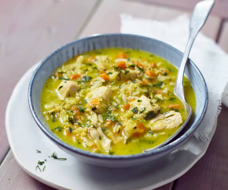Risoni-Gemüse-Suppe mit Hähnchen