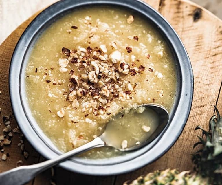 Soupe sucrée ananas, vanille et noisettes concassées