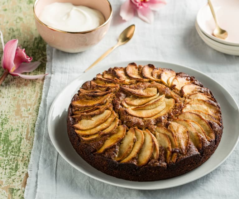 Apple, pear and bay leaf cake