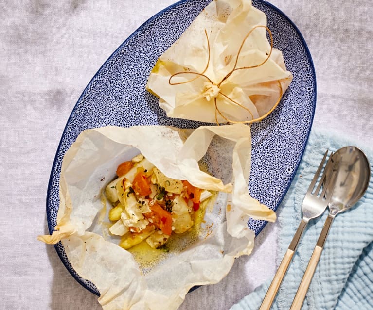 Weißer Spargel mit Aprikose und Ziegenkäse im Säckchen