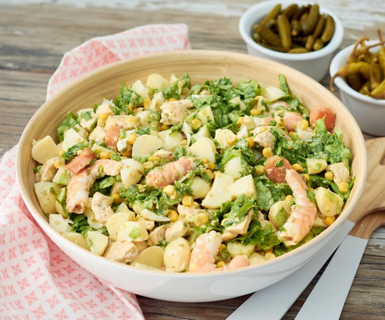 Ensaladilla de patata, pollo y langostinos